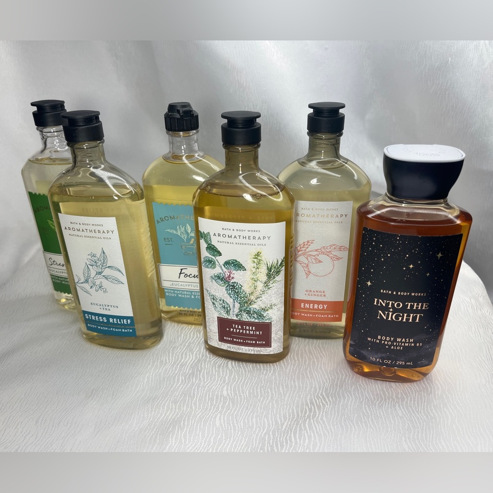 Bath & Body Works Aromatherapy and Into the Night Body Wash Set